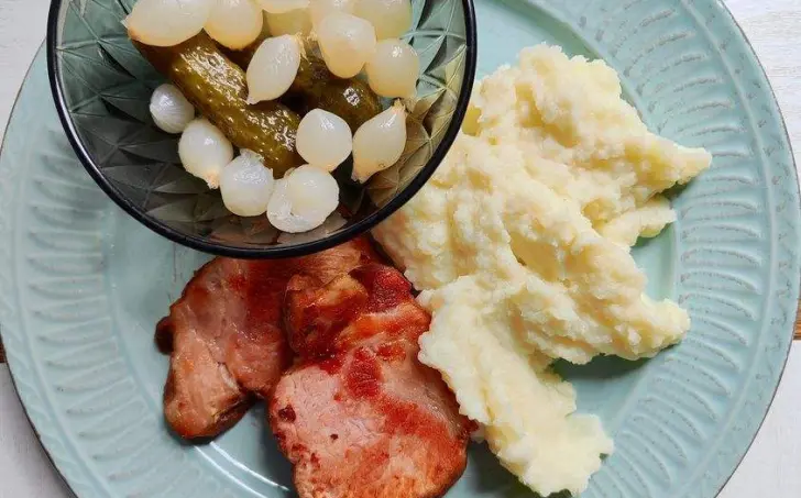 Údené s karfiolovou kašou