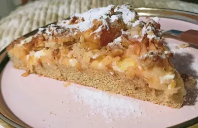 Koláč s tvarohom a jablkami