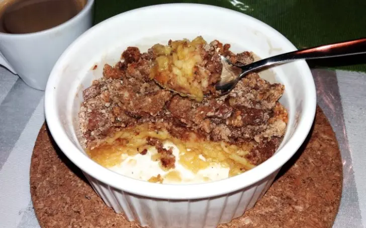 Crumble s jablkovo-vanilkovým pudingom