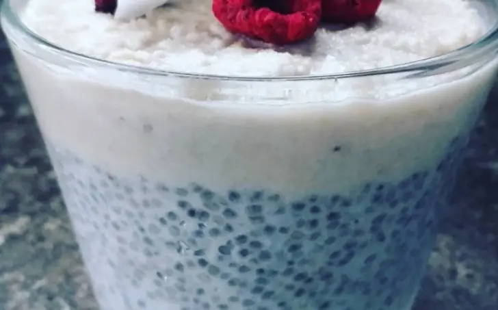 KOKOSOVÝ CHIA PUDING A KEŠU KRÉMOM