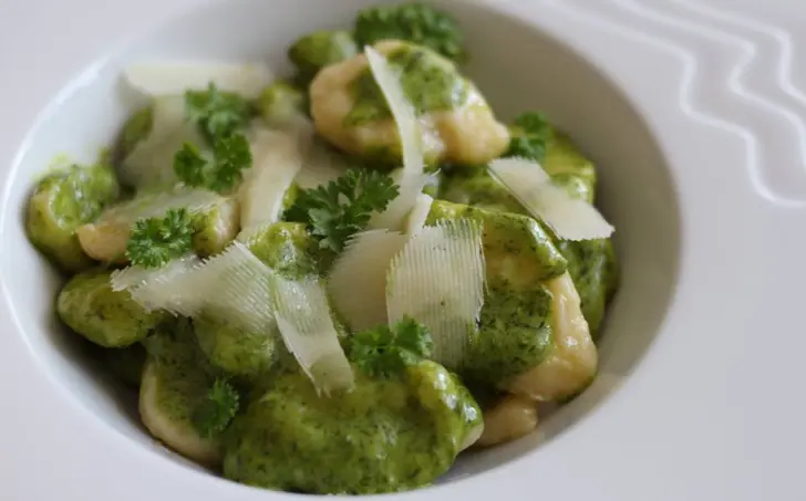 Gnocchi s omáčkou z medvědího česneku