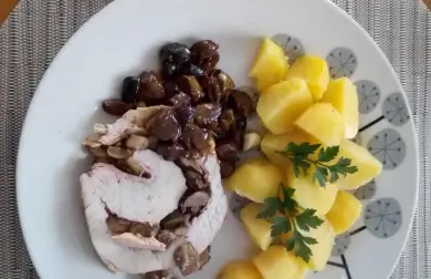 Krůtí roláda s houbami a anglickou slaninou - LC
