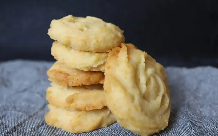 Domáce chrumkavé maslové sušienky s parmezánom (bez vajec)