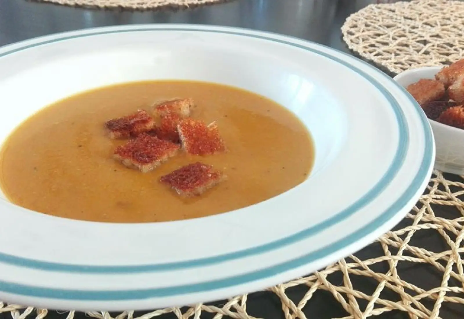 Krémová polévka z mrkve a červené čočky