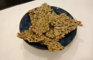 Semienkové krekry so sušenými paradajkami