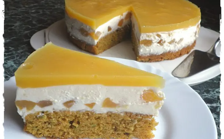 MRKVOVÁ TORTIČKA S BROSKYŇAMI