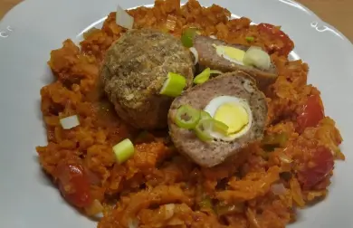 SRBSKÁ RYŽA & PREPELČIE VAJCIA v MÄSOVOM ZÁBALE