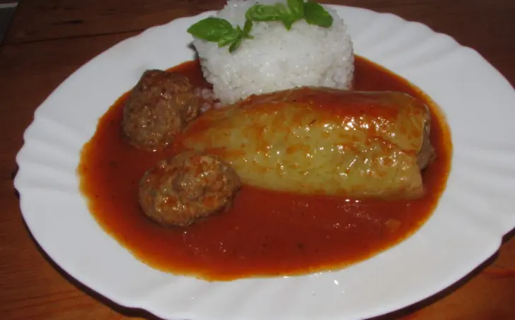 PLNENÁ PAPRIKA S KONJAKOVOU RYŽOU