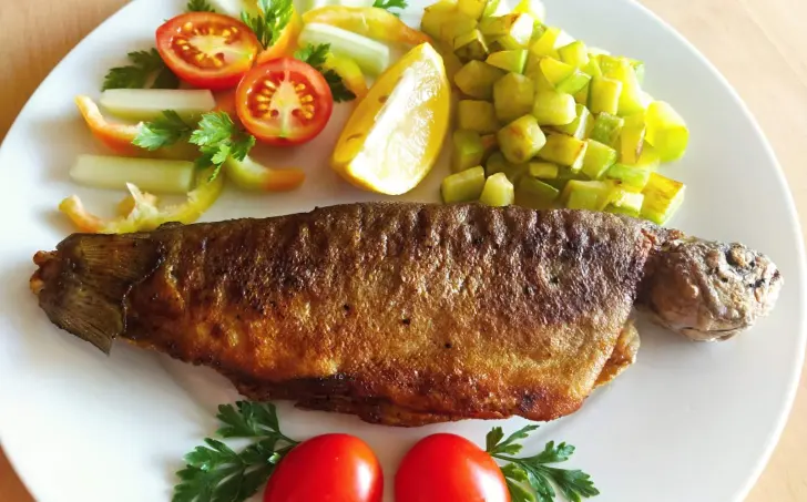 Pstruh na masle a restovaná cuketa - LC