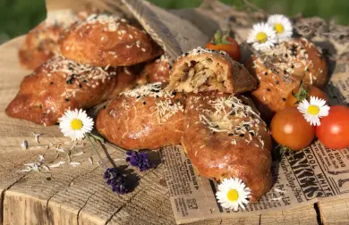 Slané rohlíčky plněné směsí z kyselého zelí Low Carb