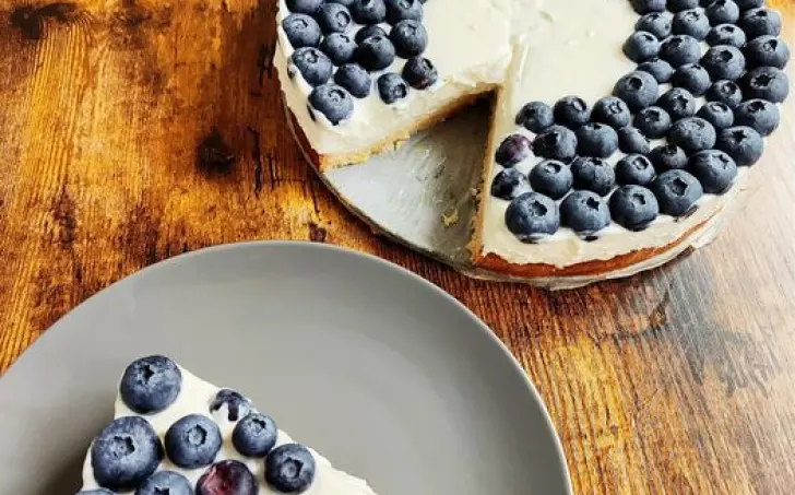 Smotanová torta s čučoriedkami