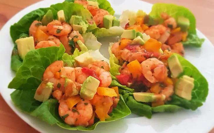 Šalátové tacos s krevetami