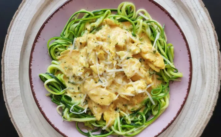 Kuracie na kari, cuketové rezance Lowcarb