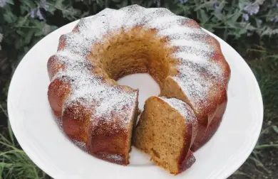 Banánová bábovka s orechmi