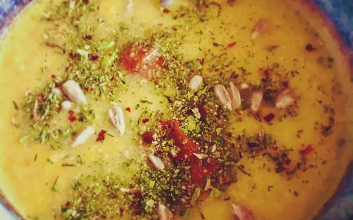 Kukuřičná krémová polévka s kari