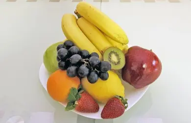 Hroznové smoothie s jablkom a arašidovým maslom