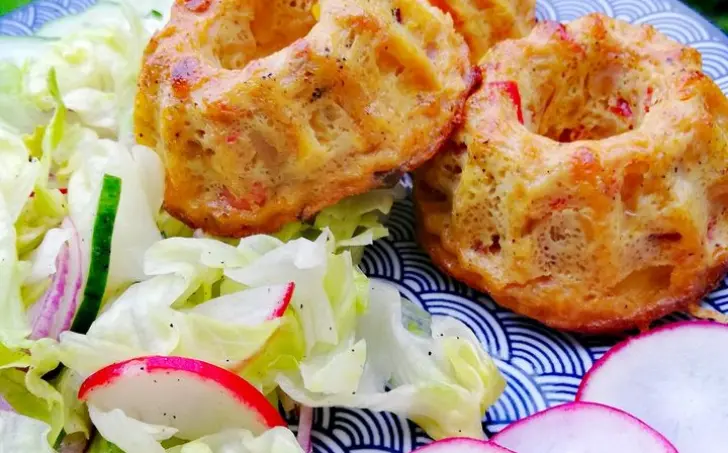 Zeleninovo slaninkové dortíčky se salátem - LC