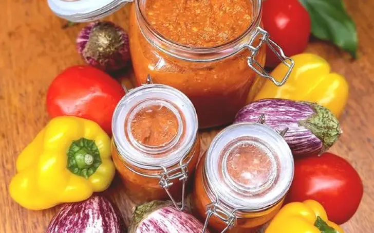 Domácí Ajvar - zeleninová pikantní směs