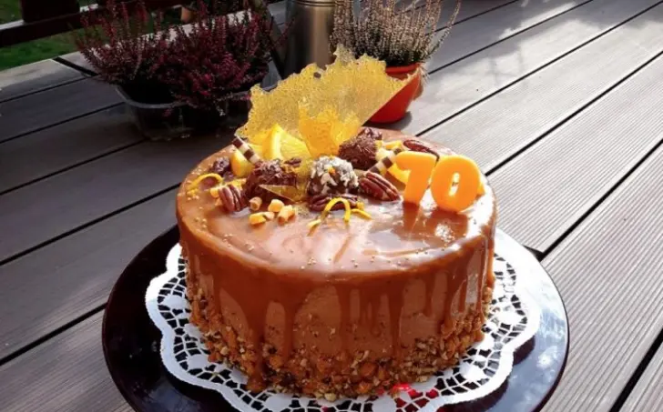 Pomarančovo-karamelová torta s celozrnnou múkou
