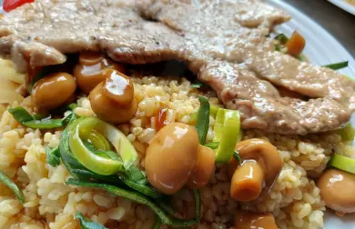 Bravčové scallopini so sterilizovanými šampiňónmi