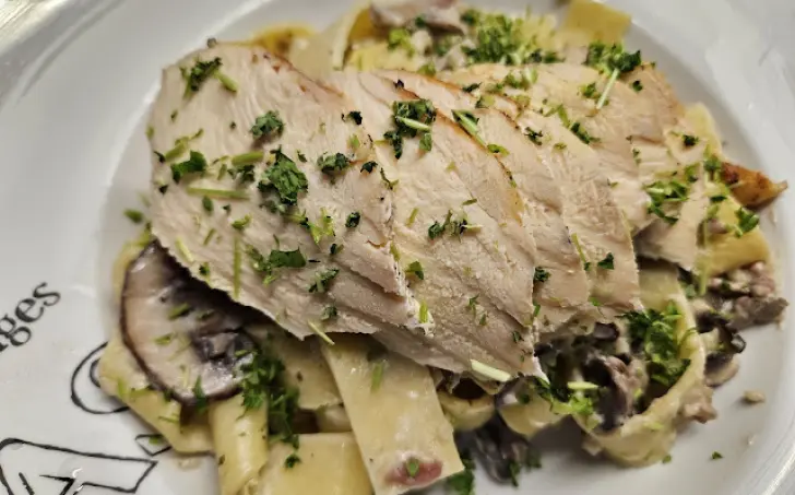 Kohútie prsia sous vide so šampiňónovým ragú