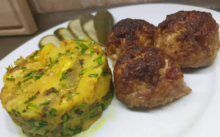 Mäsové gule s mozzarellou a šťúchaný zeler
