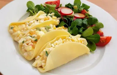 Syrové tacos s vaječným šalátom