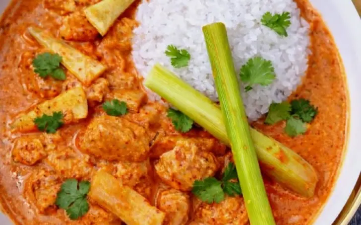 Red curry chicken