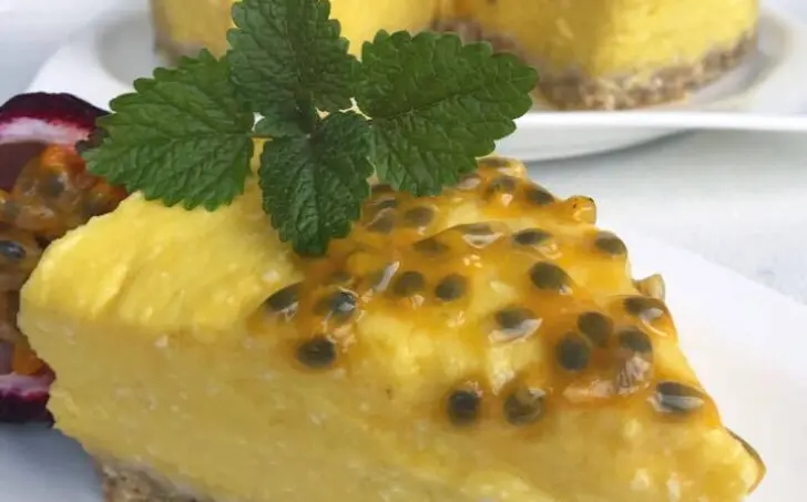 Raw mango/marakuja torta