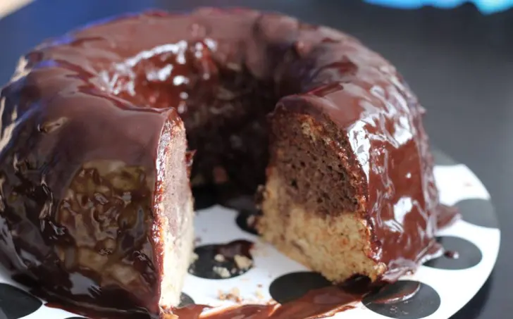 Špaldová bábovka s kokosovým mlékem a ganache polevou