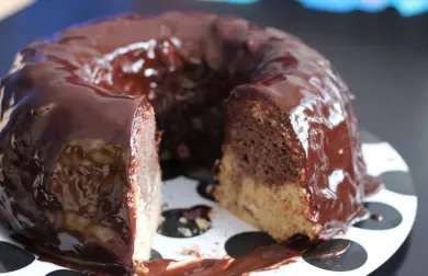 Špaldová bábovka s kokosovým mlékem a ganache polevou