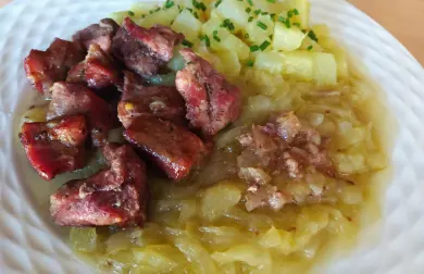 Bravčové výpečky, varený kaleráb a cuketová "kapusta" - LC