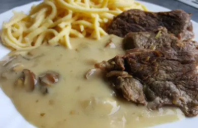 Hubová omáčka z kyslých húb s hovädzím mäsom