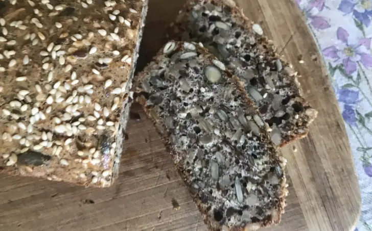 Lowcarb semienkový chlieb