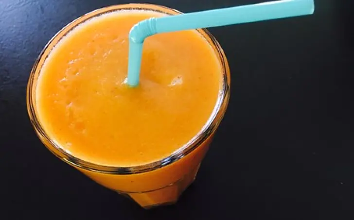 Mangovo-broskyňové smoothie