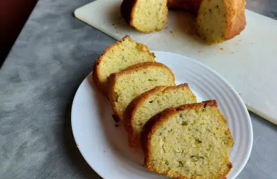 Cuketová bábovka s citronovou verbenou a meduňkou