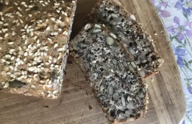 Lowcarb semínkový chléb