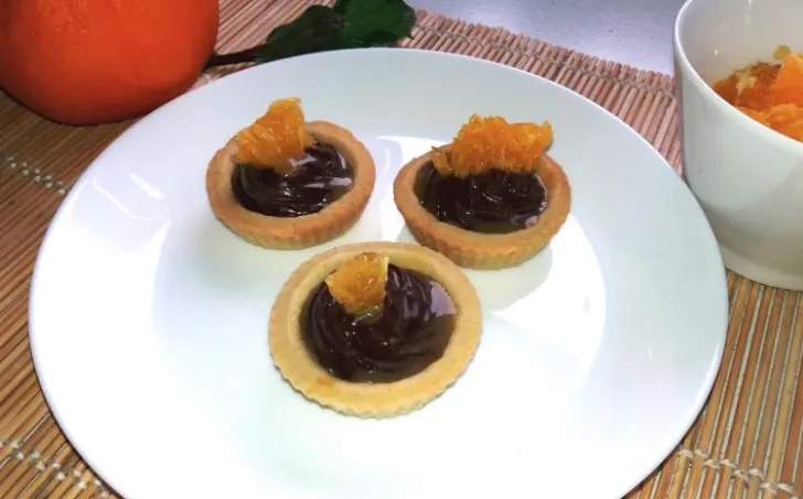 Pomarančové košíčky s tekutým karamelom
