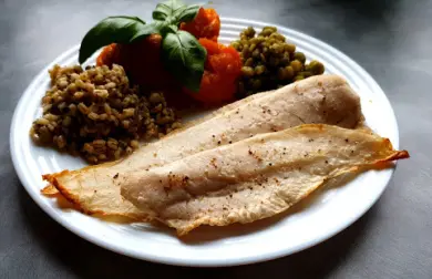 Mořská štika s dýňovou kaší, kroupami a hrachem