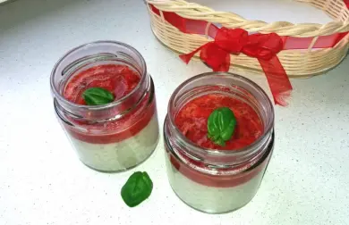 Kokosovo-jahodová tapioca s bazalkou