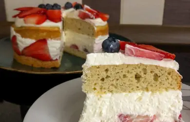 Nadýchaná torta s jahodami - LC