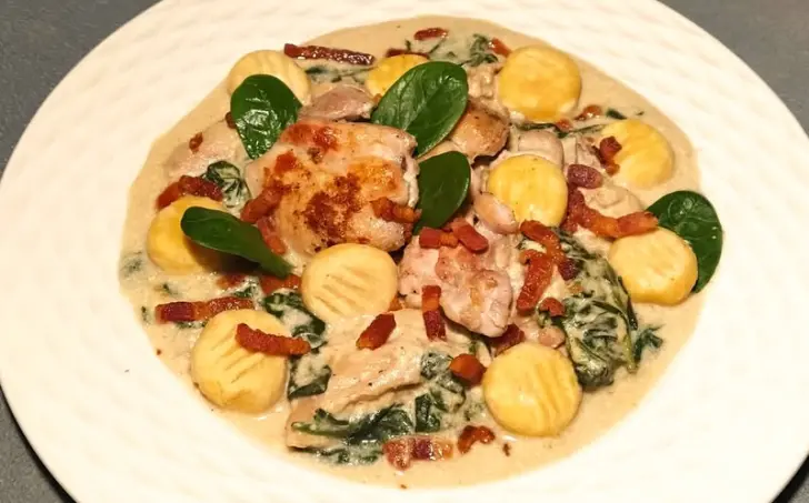 Kuracie kúsky, smotanová omáčka s baby špenátom, gnocchi - LC